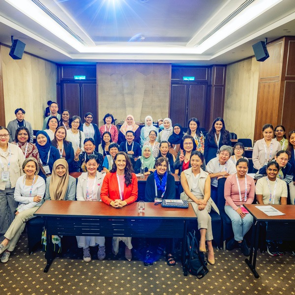 brust-krebs-gruppe-frauen